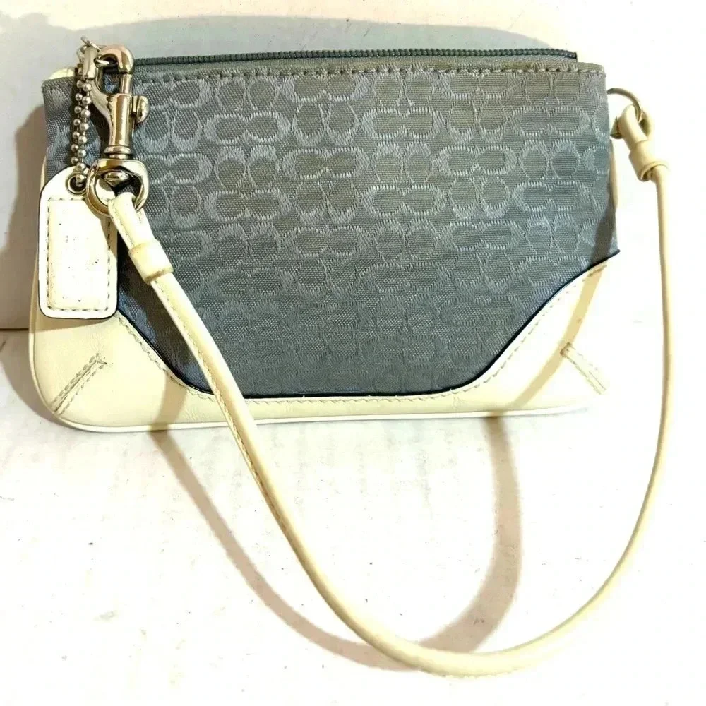 Coach vintage cc signature print canvas wristlet wallet